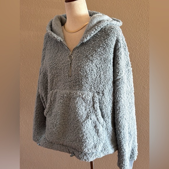 Light blue Soft teddy 1/2 zip up pullover with adjustable bottom NWT - Picture 9 of 11